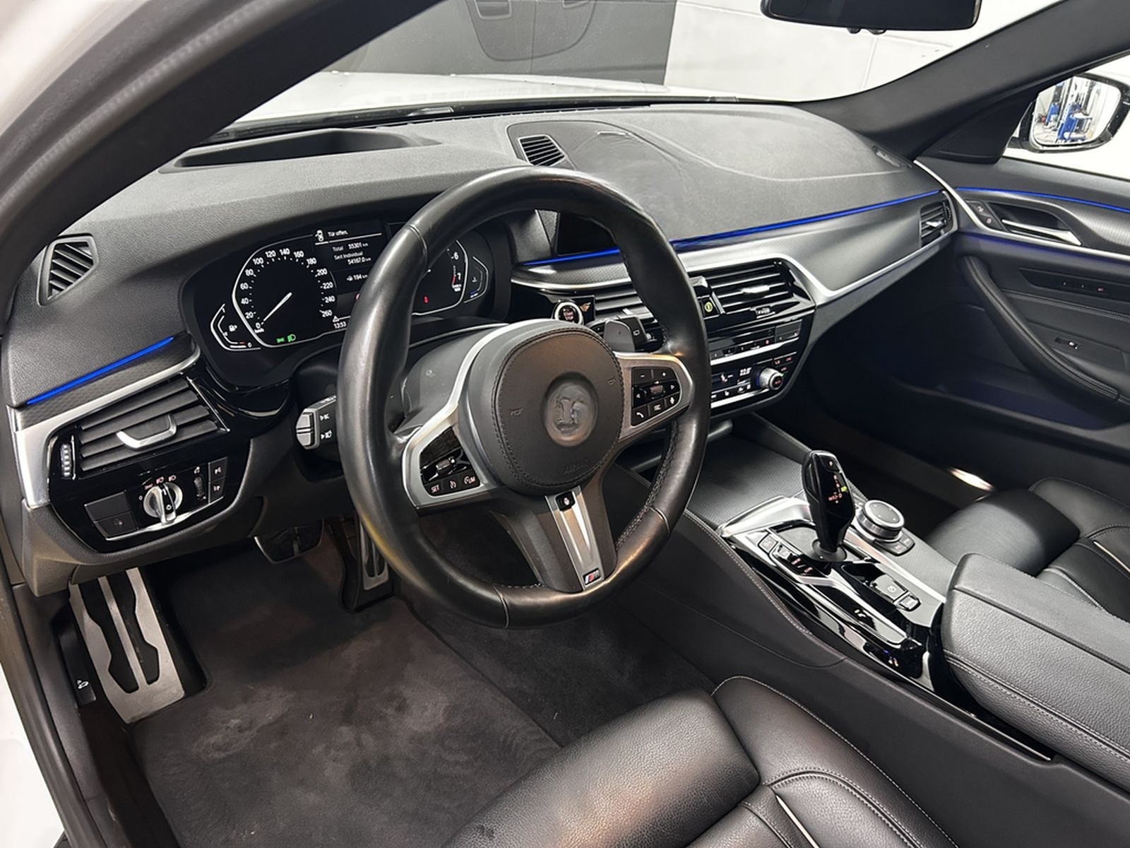 BMW 520 i M Sport+Pano+Laser+Ambiente+Memory+Kam+HUD foto 8