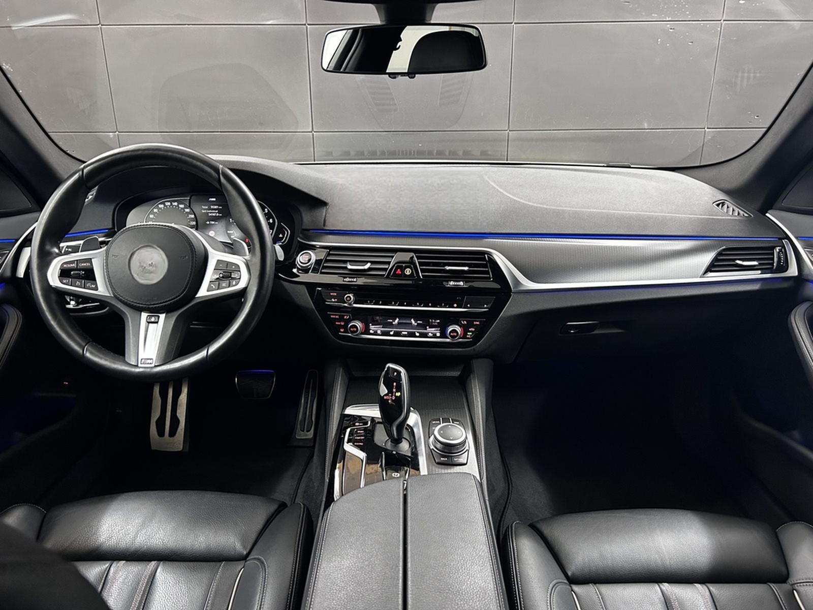 BMW 520 i M Sport+Pano+Laser+Ambiente+Memory+Kam+HUD foto 9