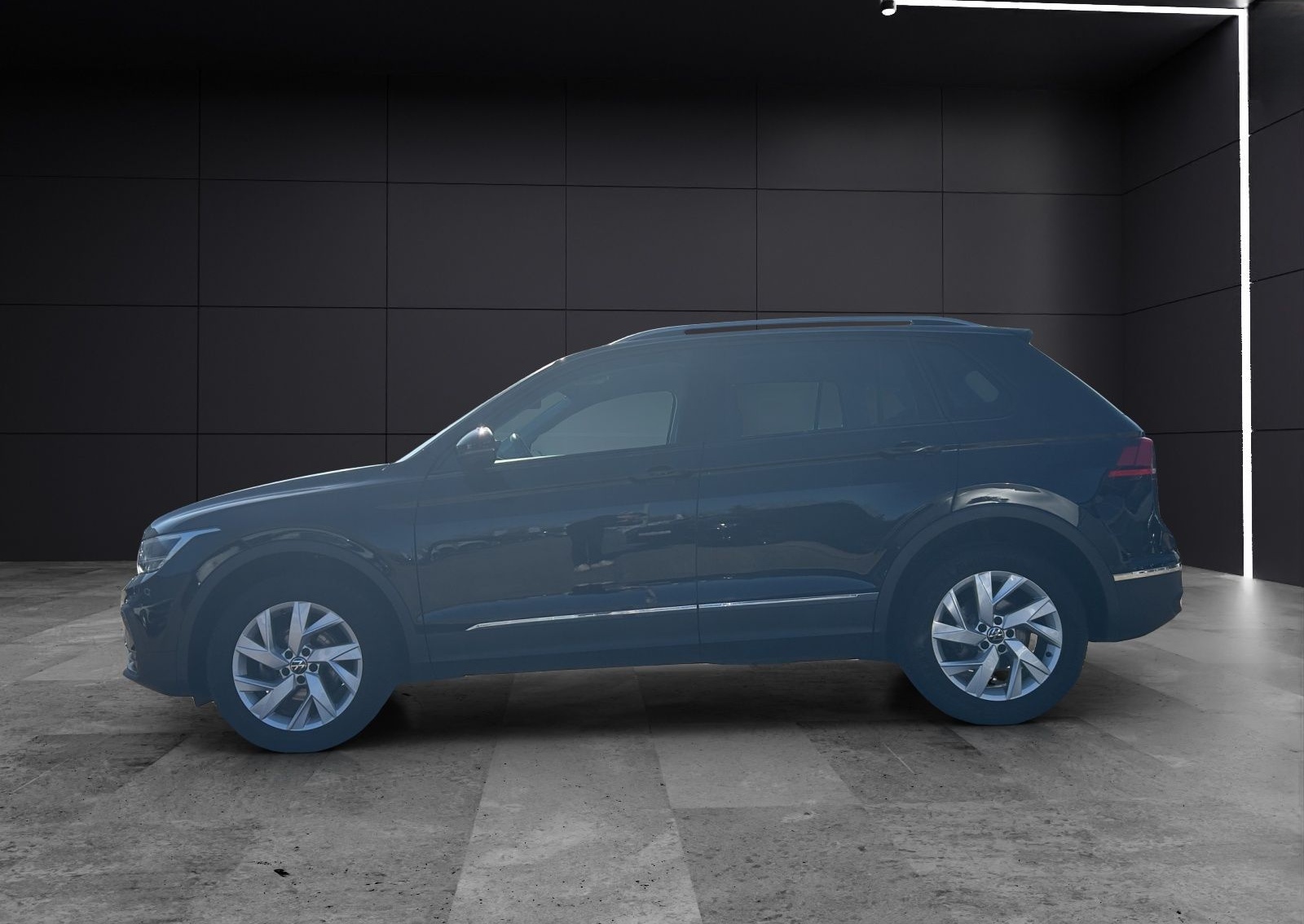 Volkswagen Tiguan Life TDI DSG 4M LED ACC AHK LRHzg SH Rear foto 2