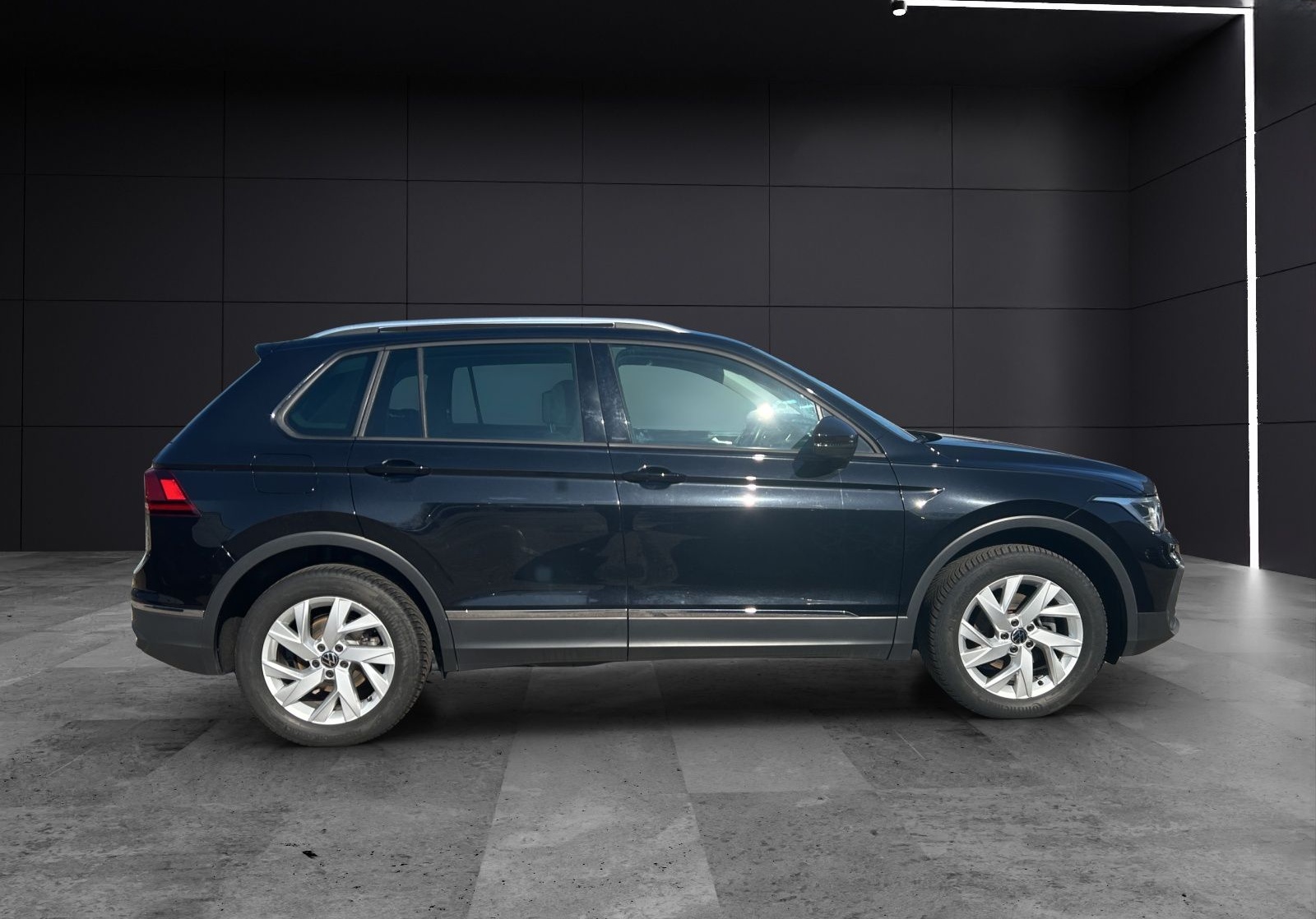 Volkswagen Tiguan Life TDI DSG 4M LED ACC AHK LRHzg SH Rear foto 6