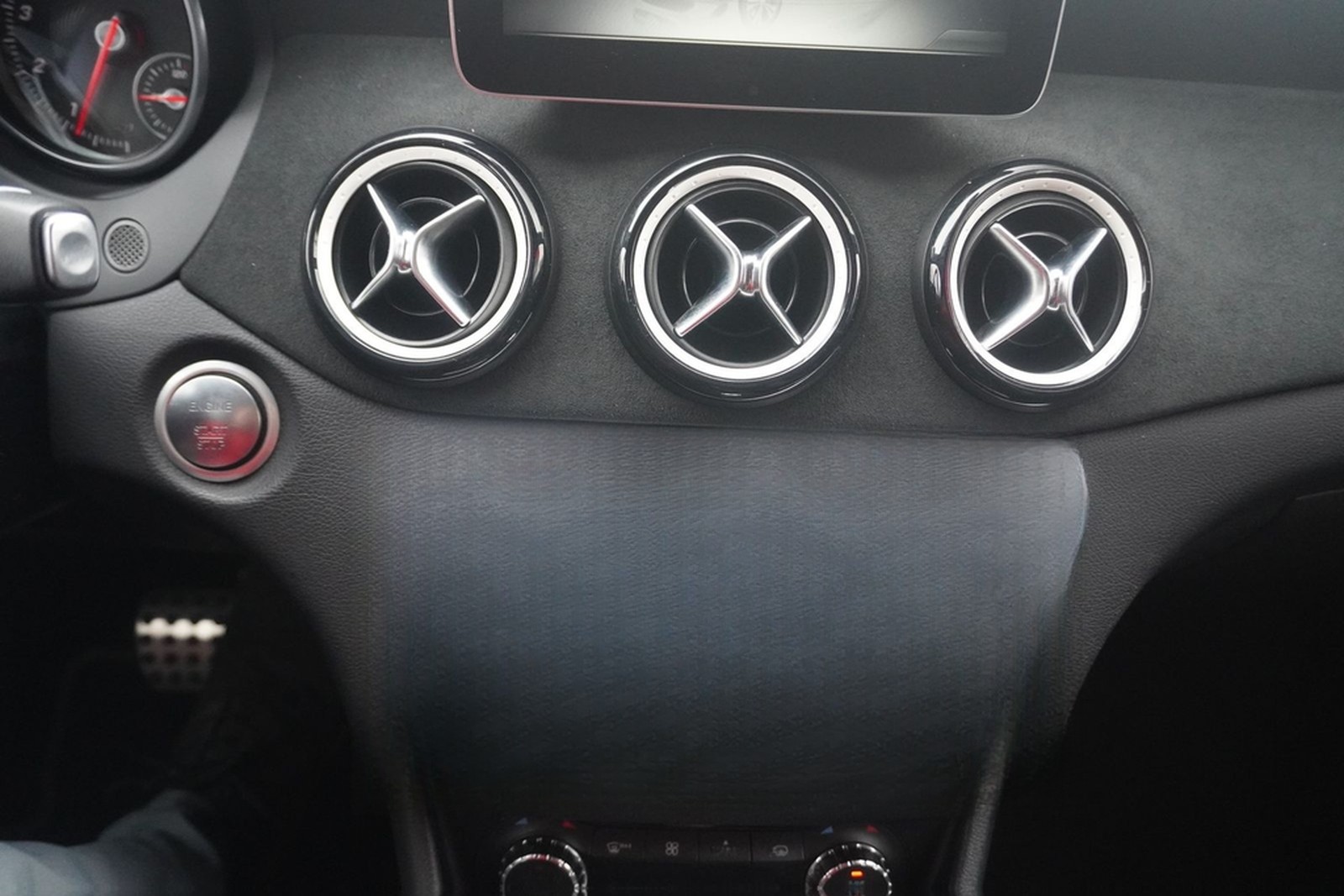 Mercedes-Benz CLA 220 SB AMG Line 4Matic LED Navi Totwinkel foto 16