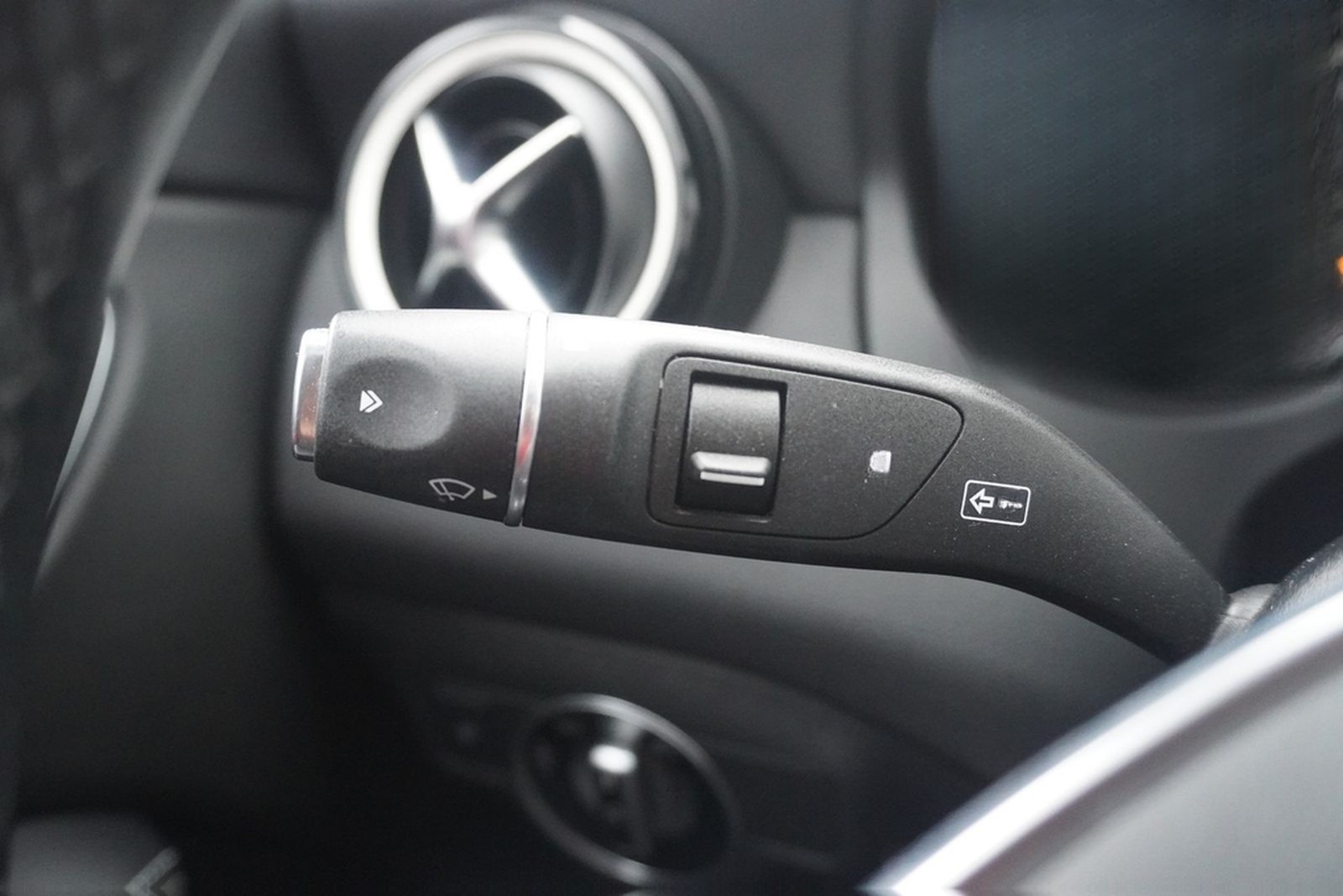 Mercedes-Benz CLA 220 SB AMG Line 4Matic LED Navi Totwinkel foto 25