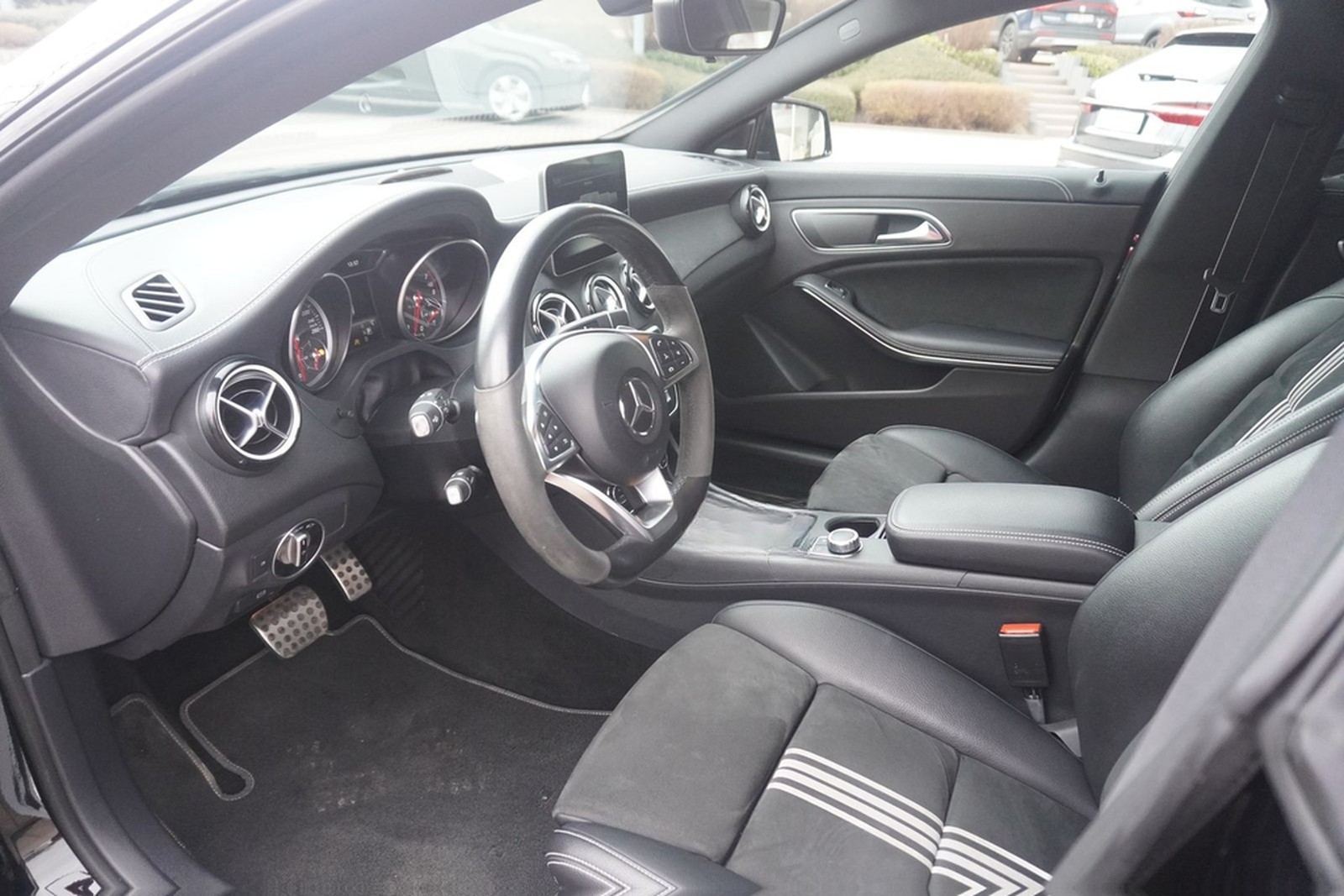 Mercedes-Benz CLA 220 SB AMG Line 4Matic LED Navi Totwinkel foto 7