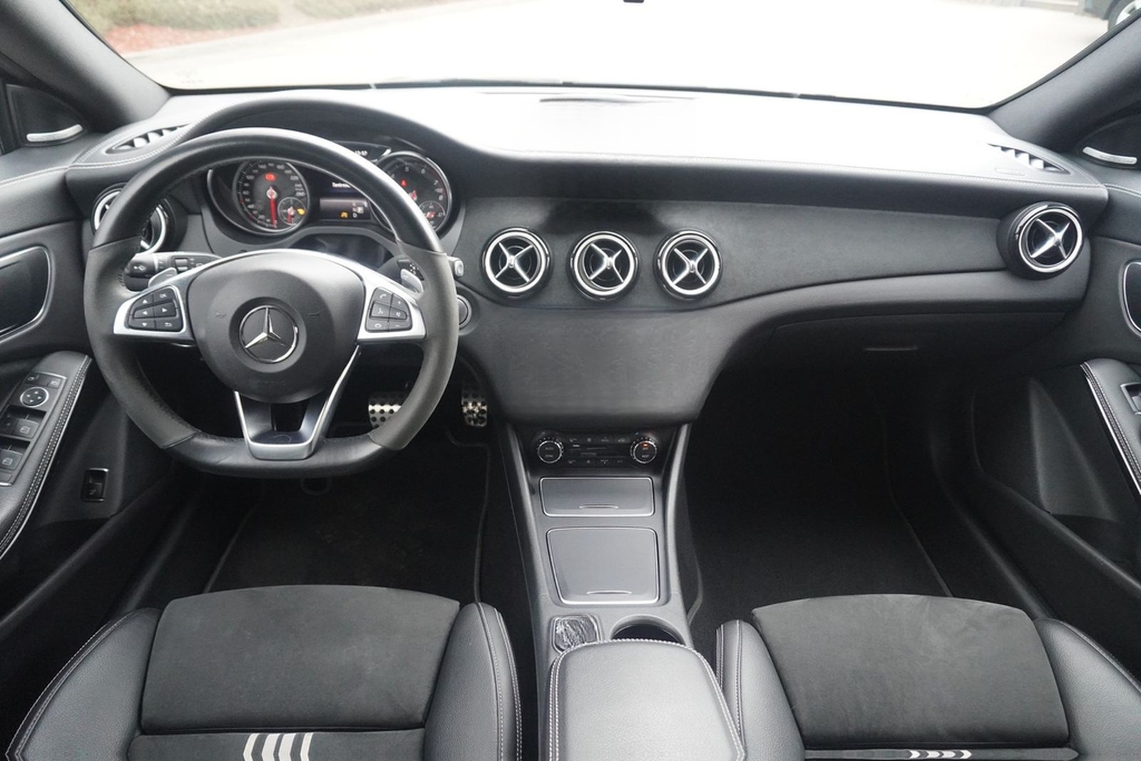 Mercedes-Benz CLA 220 SB AMG Line 4Matic LED Navi Totwinkel foto 8