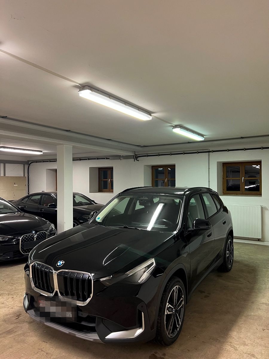 BMW X1 sDrive18d*Navi*AHK*19 Zoll M-Paket*Ambientb.* foto 3