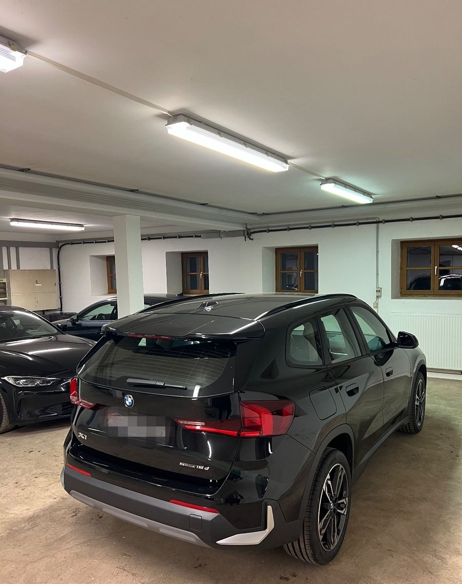 BMW X1 sDrive18d*Navi*AHK*19 Zoll M-Paket*Ambientb.* foto 5