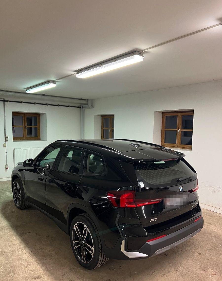 BMW X1 sDrive18d*Navi*AHK*19 Zoll M-Paket*Ambientb.* foto 8