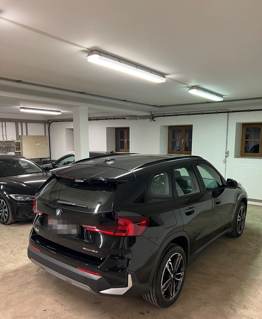 BMW X1 sDrive18d*Navi*AHK*19 Zoll M-Paket*Ambientb.* foto 9