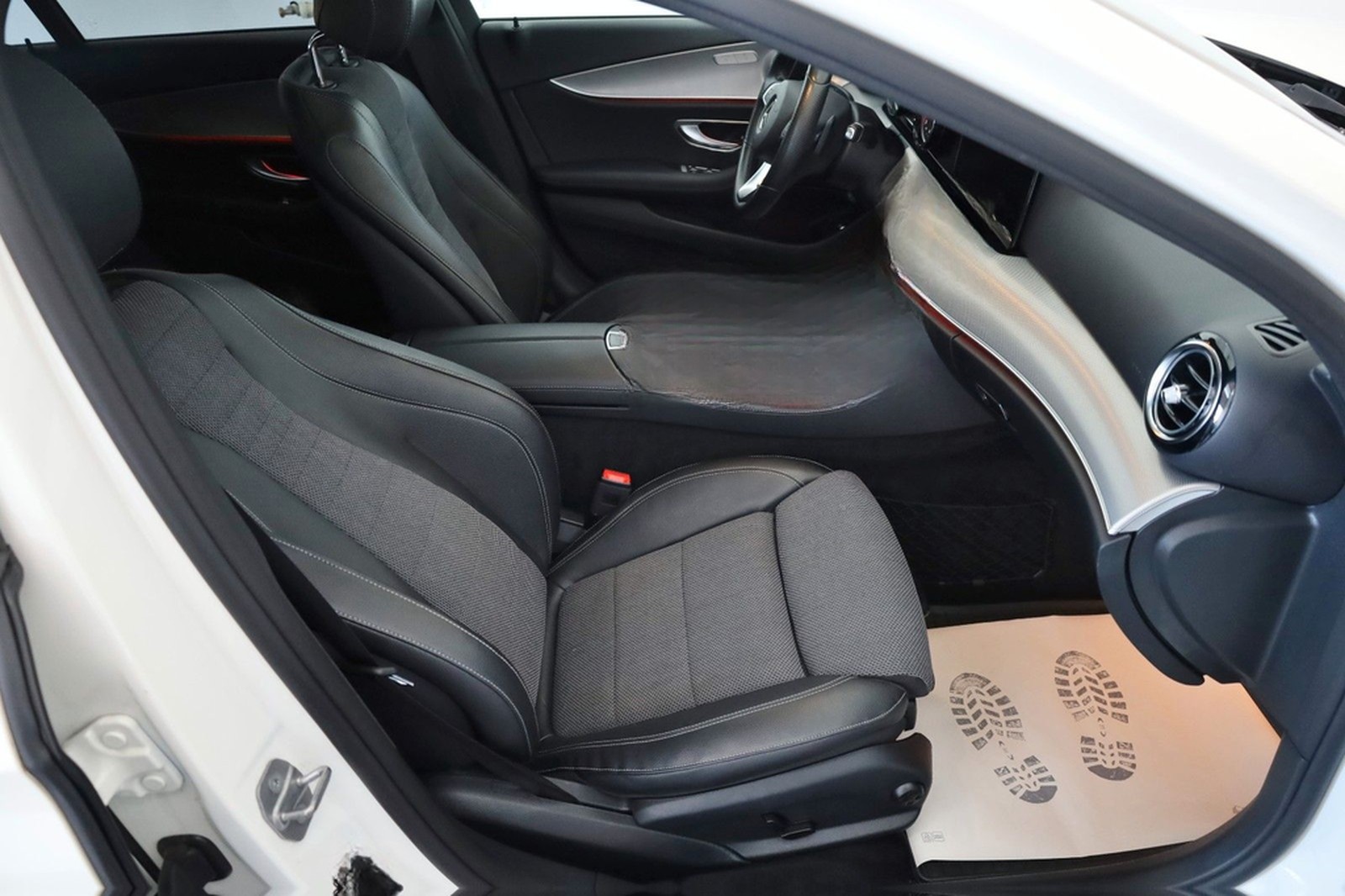 Mercedes-Benz E 220d T T.Leder,Navi,LED,SD,Kamera,SH,PDC,SR+WR foto 5