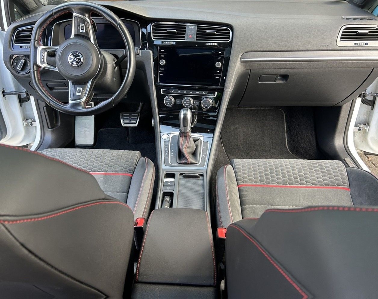 Volkswagen Golf 2.0 TSI GTI Performance, DSG, Panoramadach foto 12