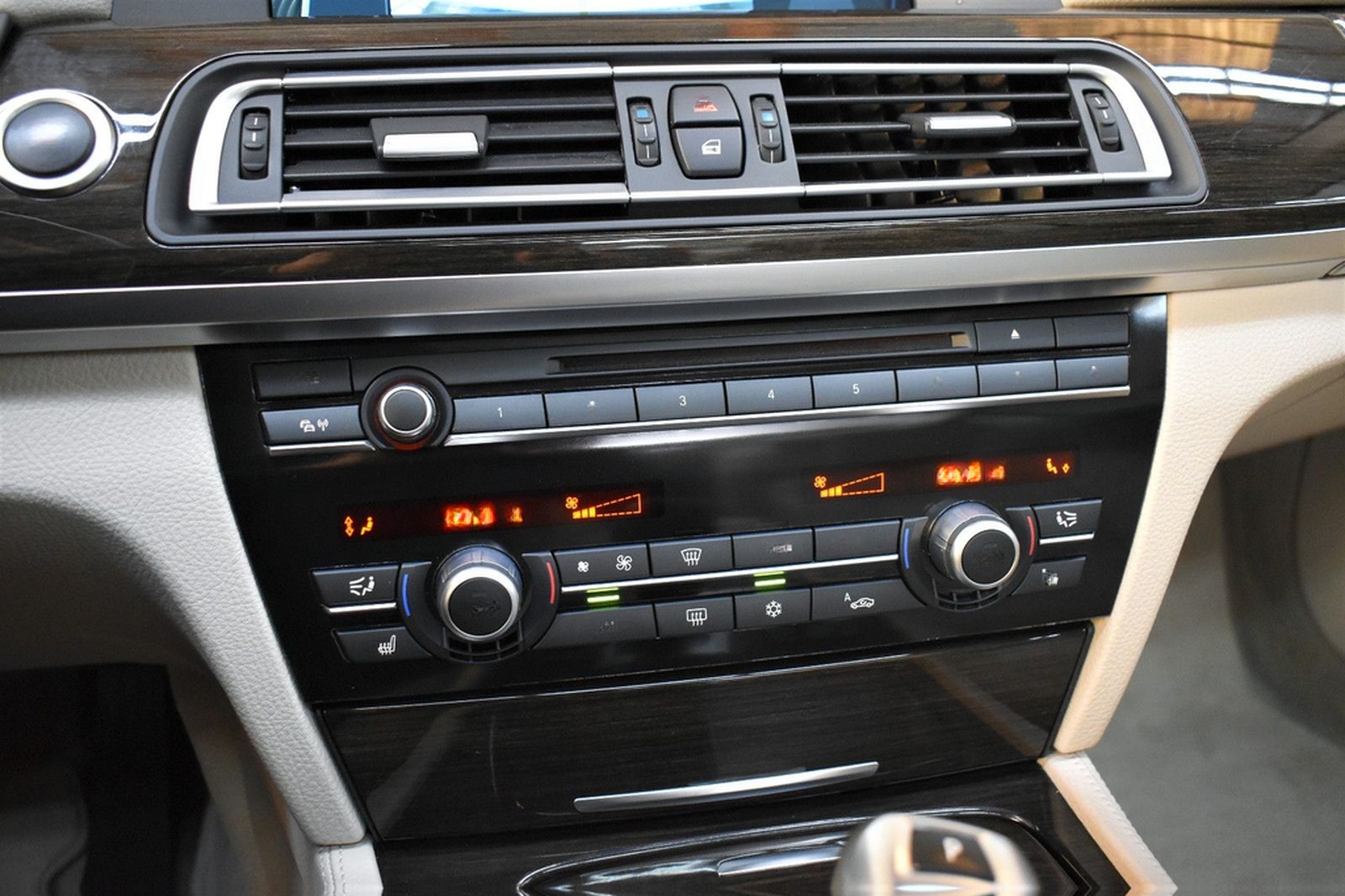 BMW 740d xDrive+1.Hand+Bi-Xenon+Kamera+Memory+AHK foto 19