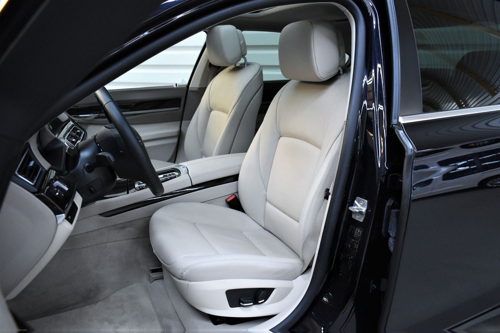 BMW 740d xDrive+1.Hand+Bi-Xenon+Kamera+Memory+AHK foto 8