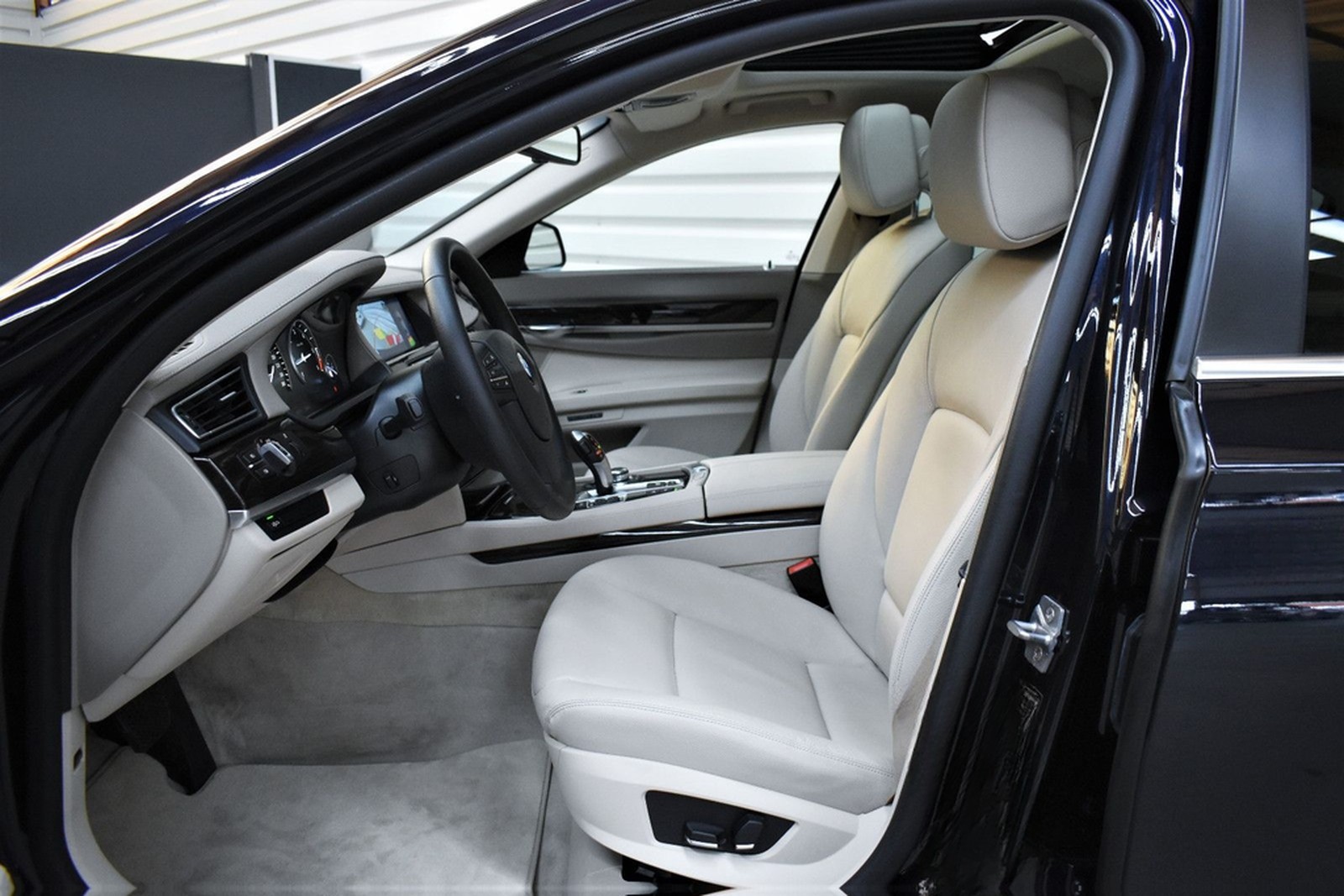 BMW 740d xDrive+1.Hand+Bi-Xenon+Kamera+Memory+AHK foto 10