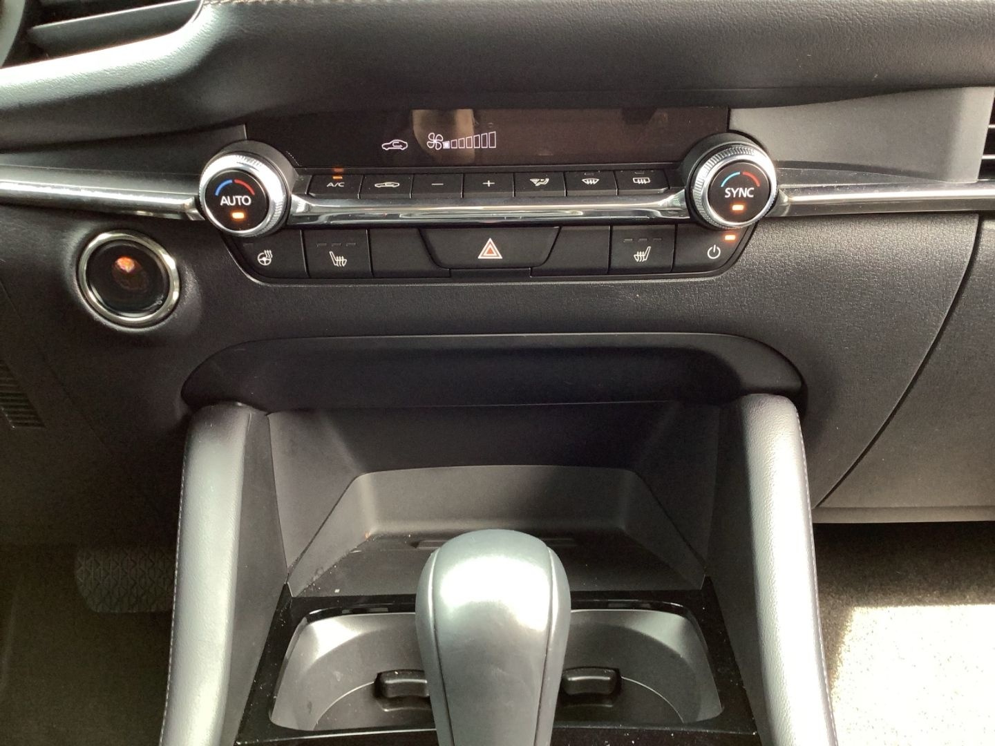 Mazda 3 SKY-G EXCLUSIVE+DESIGN-P+DRI+ASS-P+SOUND-P+GJ- foto 14