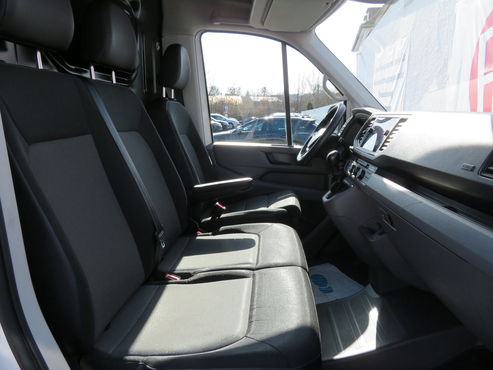 Volkswagen Crafter 35 2.0 TDI Kasten MR HD 4M Ergo Ahk Navi foto 11