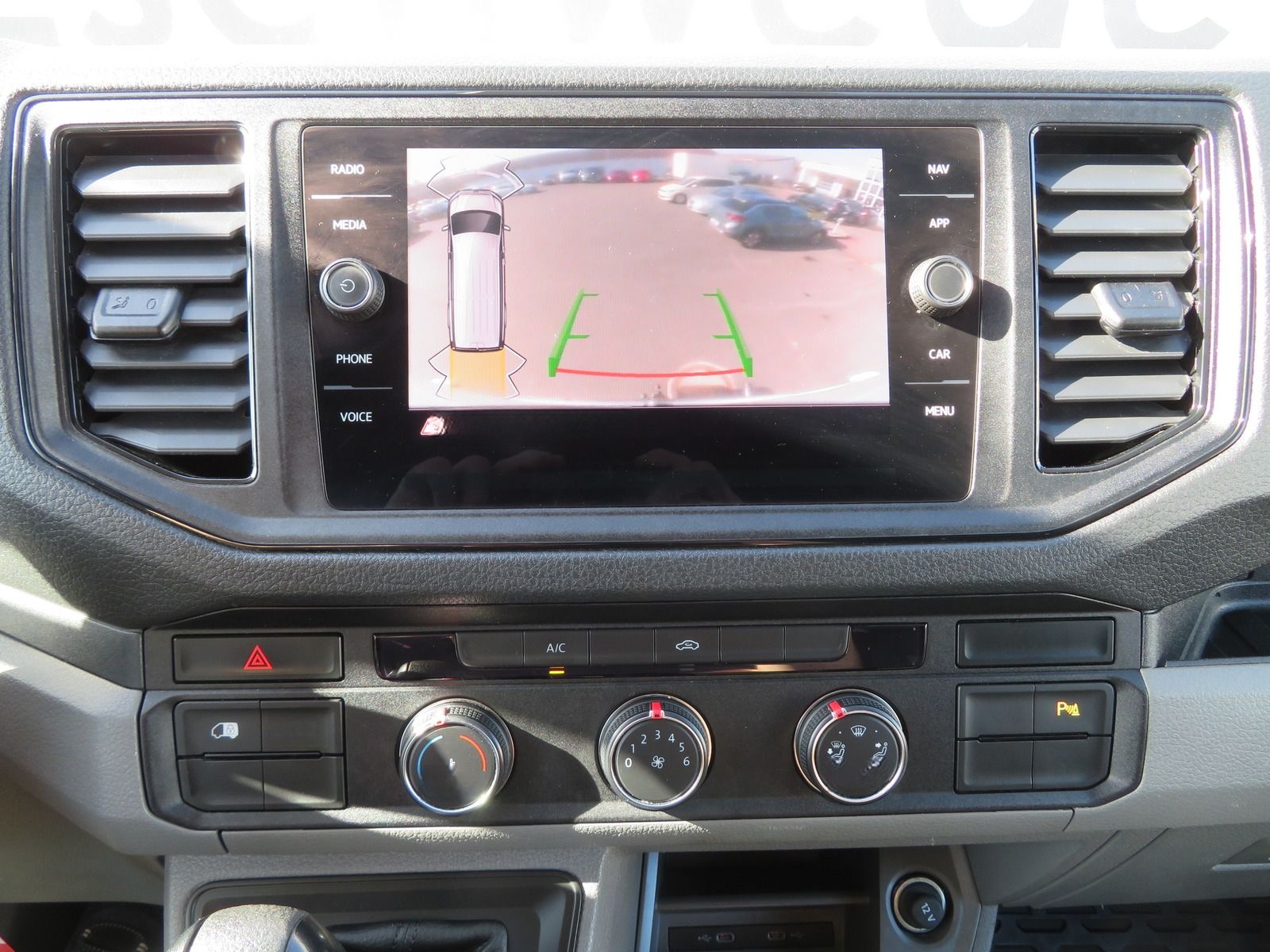 Volkswagen Crafter 35 2.0 TDI Kasten MR HD 4M Ergo Ahk Navi foto 15