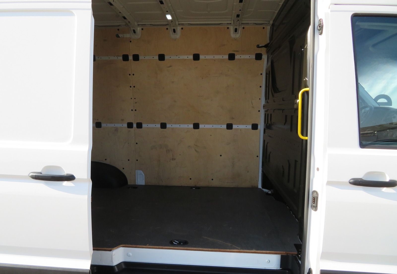 Volkswagen Crafter 35 2.0 TDI Kasten MR HD 4M Ergo Ahk Navi foto 7