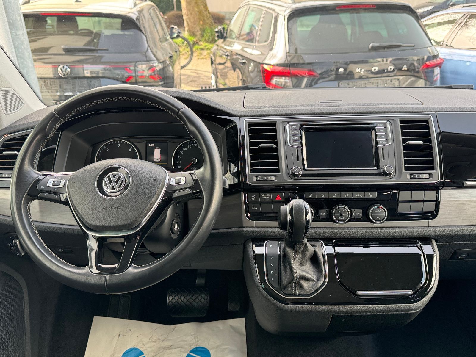 Volkswagen T6 Multivan 2.0 TDI DSG Generation SIX|AHK|Kamer foto 12