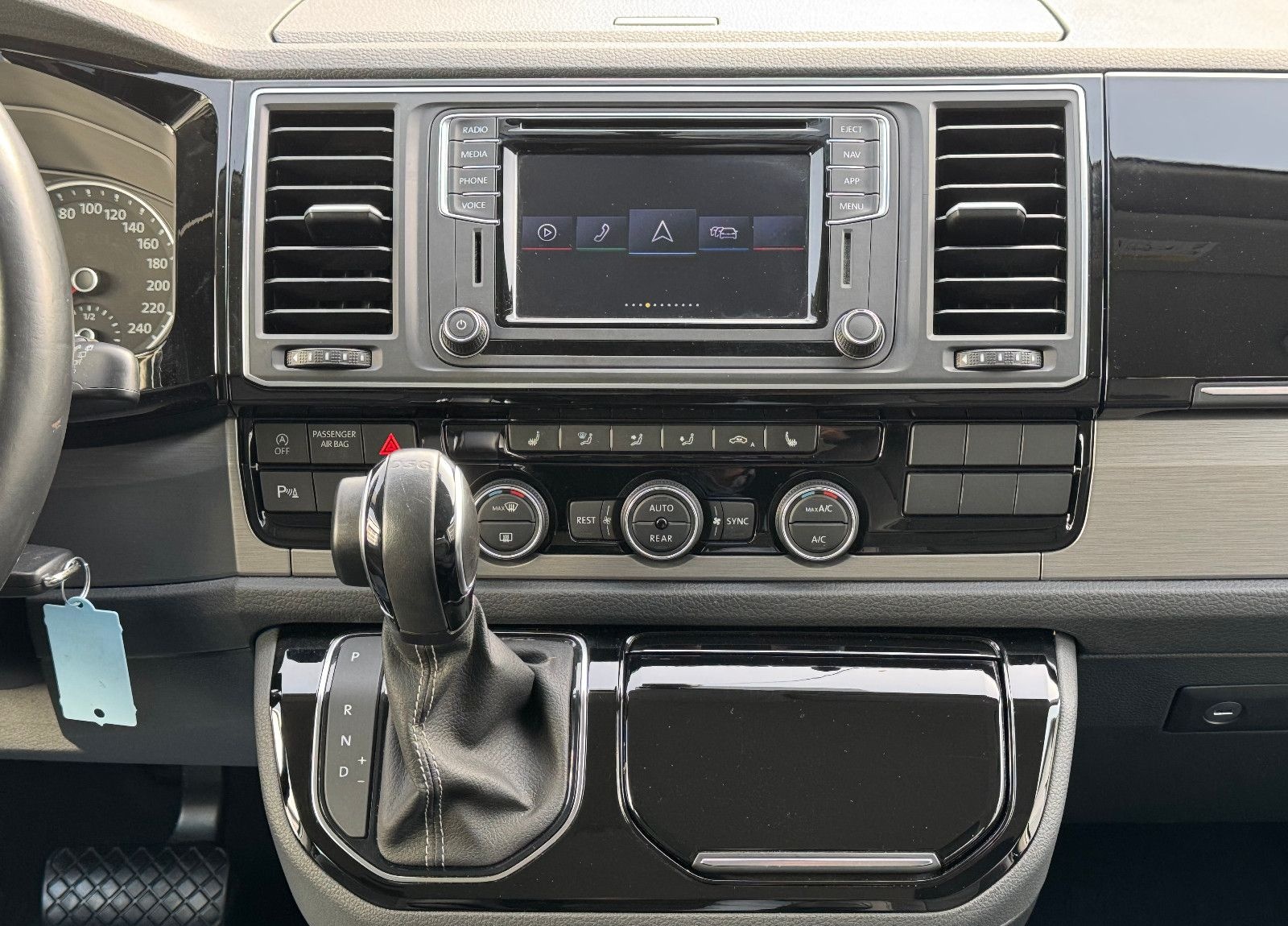 Volkswagen T6 Multivan 2.0 TDI DSG Generation SIX|AHK|Kamer foto 13