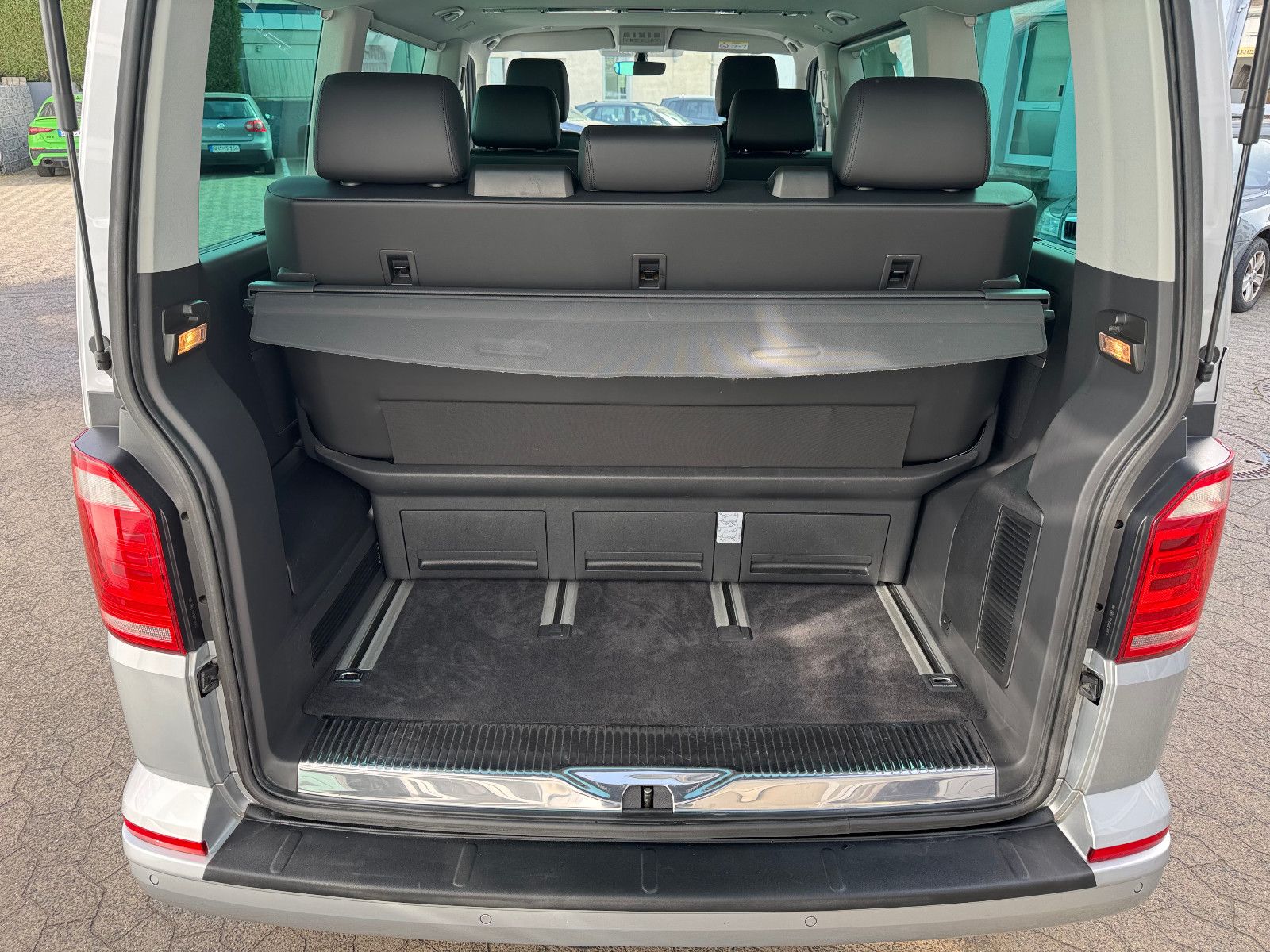 Volkswagen T6 Multivan 2.0 TDI DSG Generation SIX|AHK|Kamer foto 23