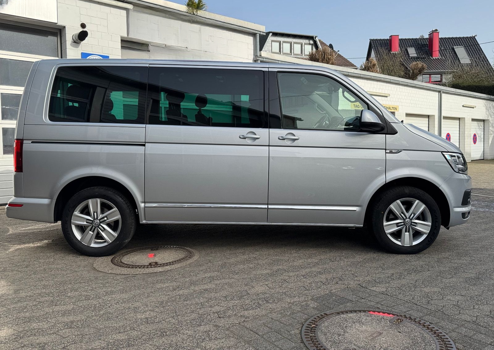 Volkswagen T6 Multivan 2.0 TDI DSG Generation SIX|AHK|Kamer foto 4