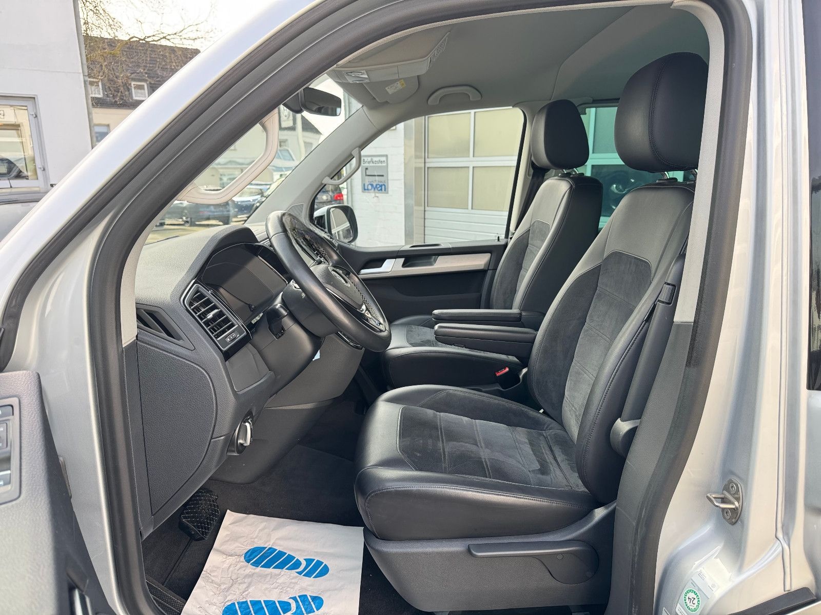 Volkswagen T6 Multivan 2.0 TDI DSG Generation SIX|AHK|Kamer foto 8