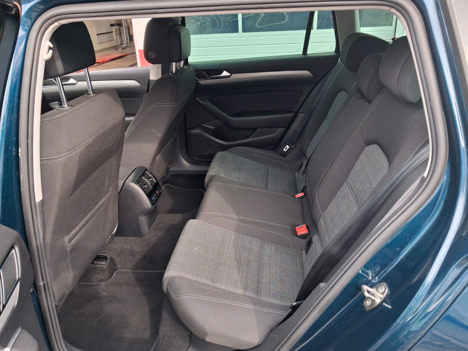 Volkswagen Passat Variant Business LED Kamera AHK Automatik foto 18