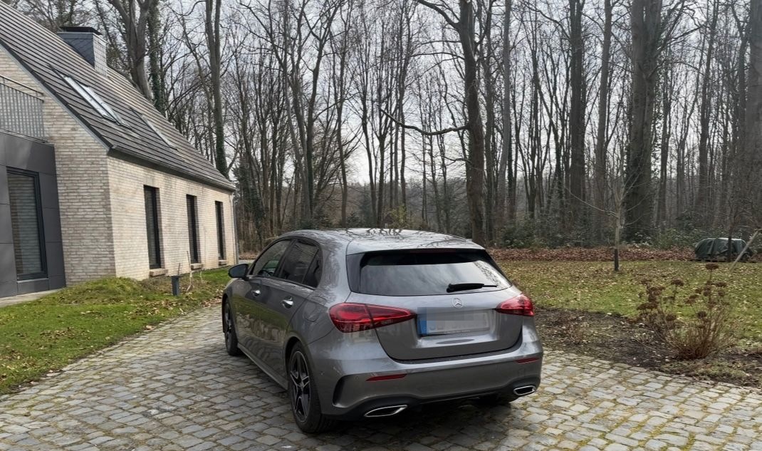 Mercedes-Benz  A 180 AMG NIGHT PANO AHK KEYLESS PARKTRONIC foto 3
