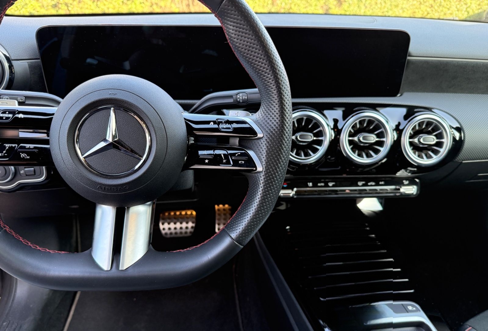 Mercedes-Benz  A 180 AMG NIGHT PANO AHK KEYLESS PARKTRONIC foto 5