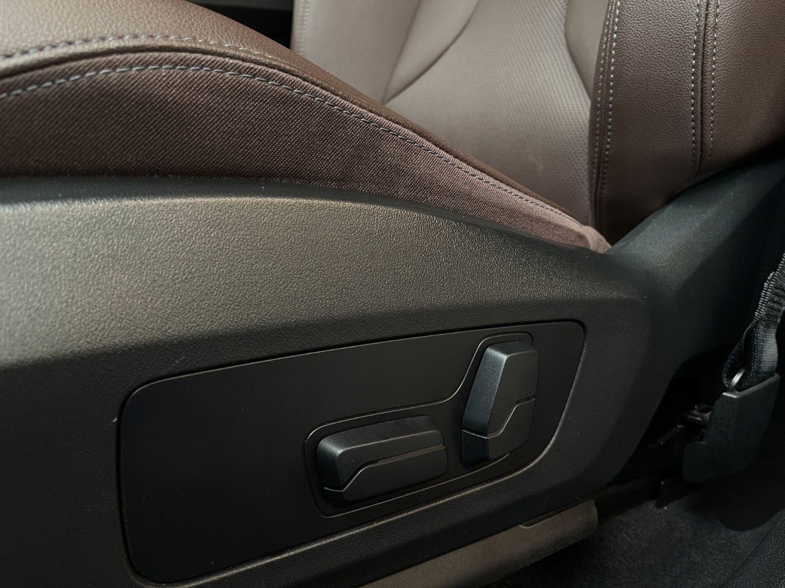 BMW X1 23 d xDrive xLine ACC AHK RFK SHZ LRHZ AD LED foto 25