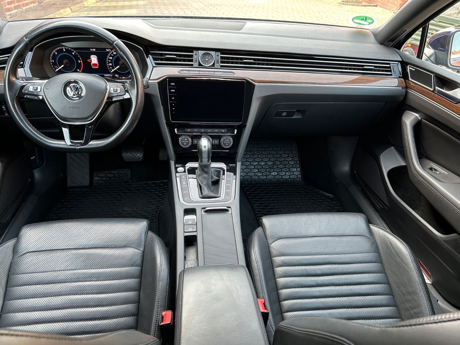 Volkswagen Passat 2.0 TDI SCR 140kW DSG 4M Highl. Varia... foto 13