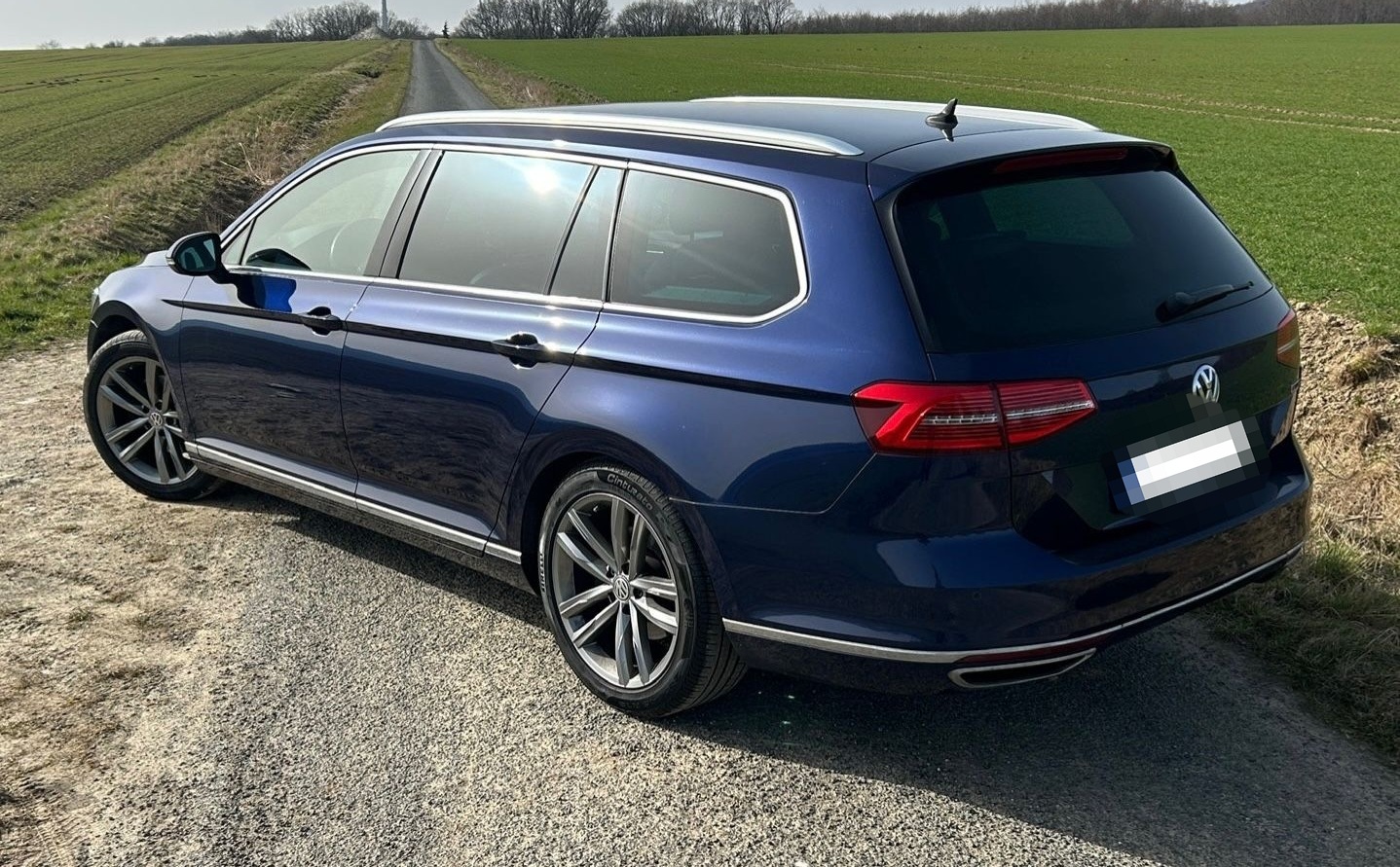 Volkswagen Passat 2.0 TDI SCR 140kW DSG 4M Highl. Varia... foto 5