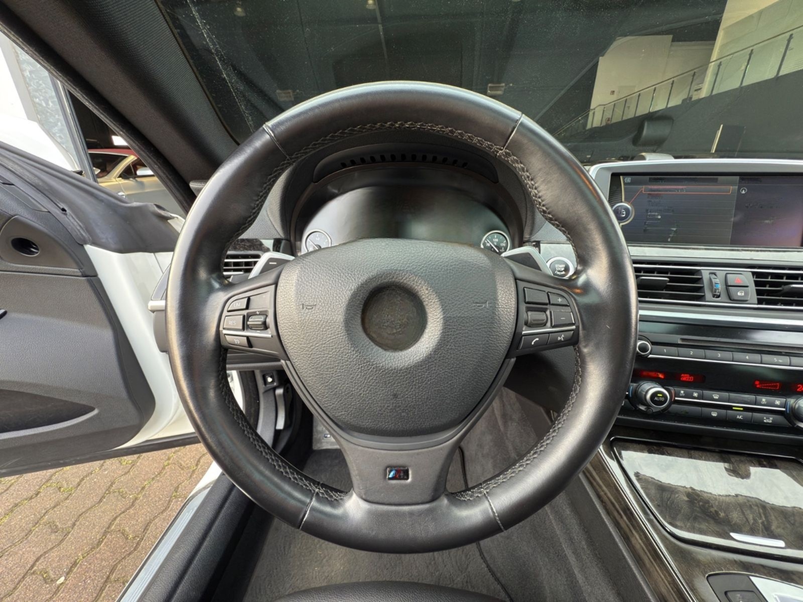 BMW 650i Gran Coupe M SPORTPAKET/M 19"/GLASDACH/LED foto 14