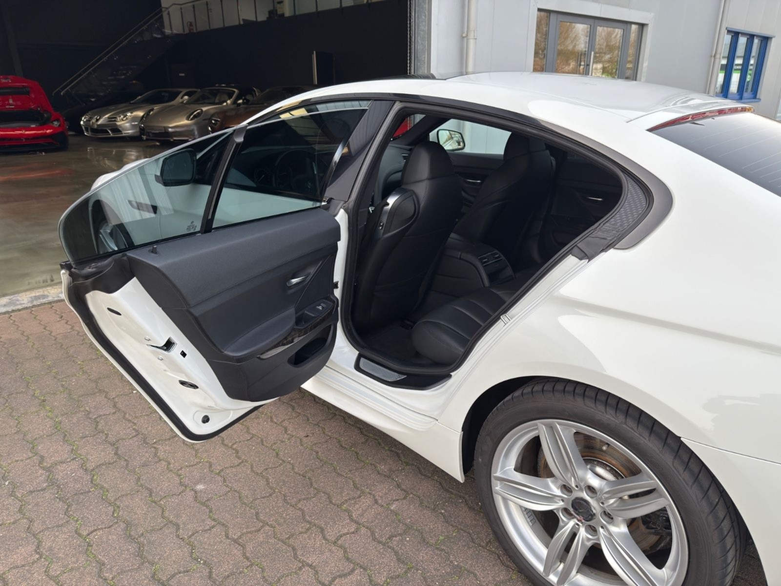BMW 650i Gran Coupe M SPORTPAKET/M 19"/GLASDACH/LED foto 30