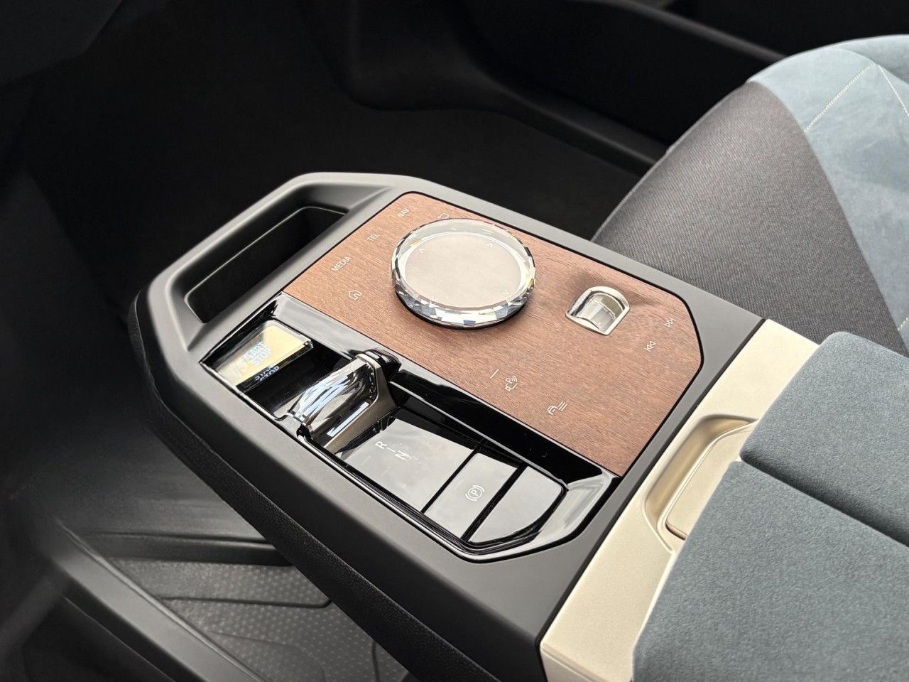 BMW iX x40 Sky HUD ACC SurView Laser Massage AHK 22" foto 16