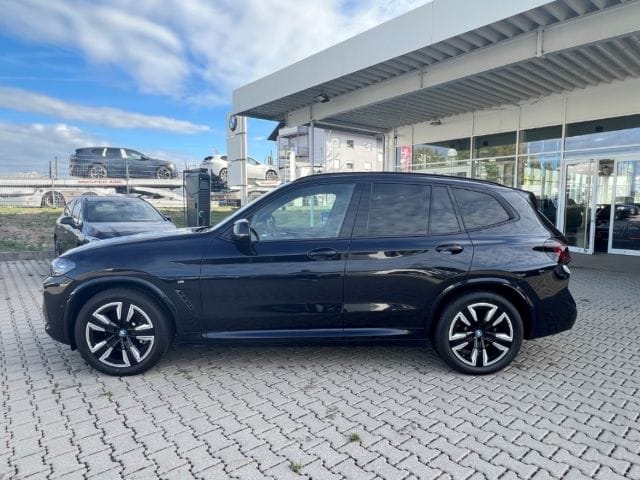 BMW iX3 Sportpaket AD AHK-klappbar Navi Digitales Co foto 6