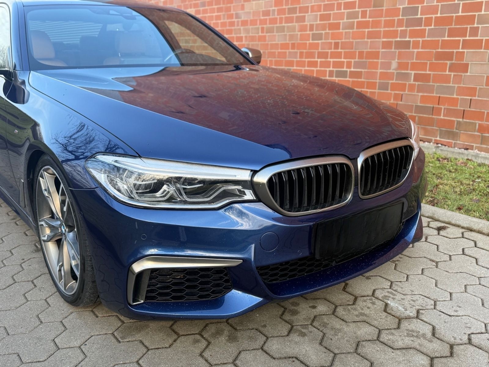 BMW M550i-X.DRIVE-SOFT-HUD-APP-MEMORY-SHD-DAB-ALU foto 2
