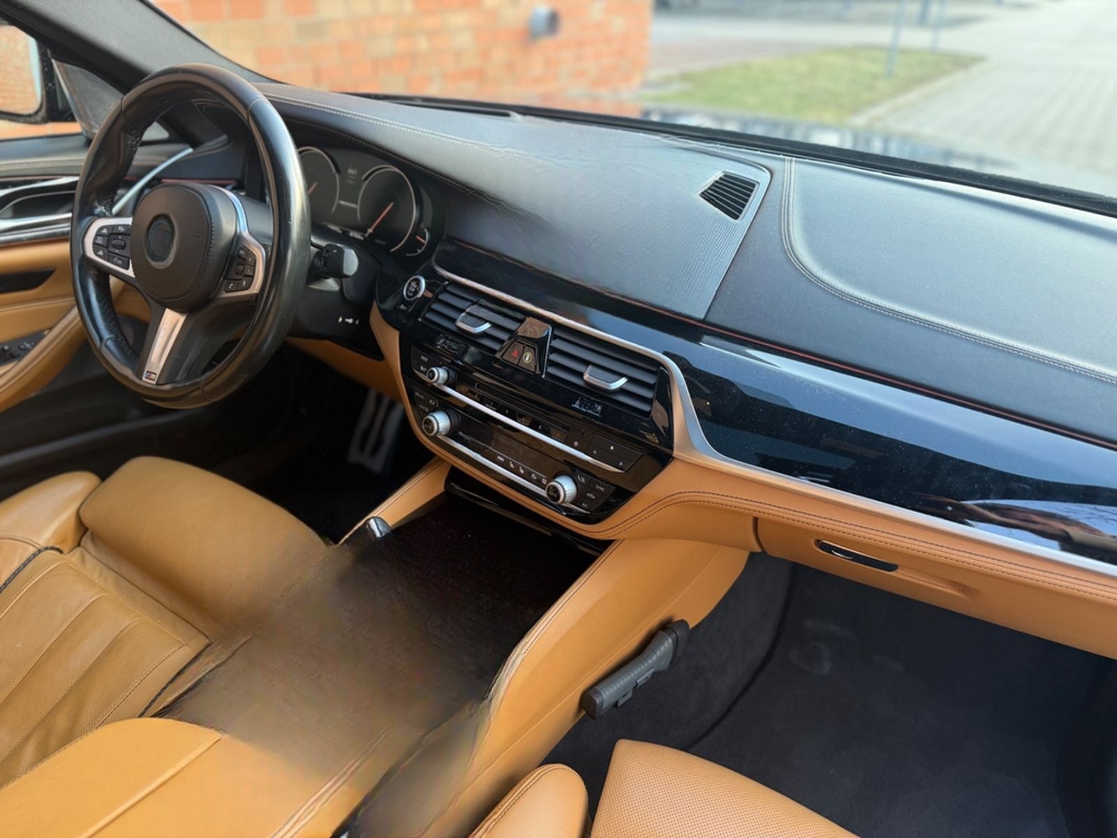 BMW M550i-X.DRIVE-SOFT-HUD-APP-MEMORY-SHD-DAB-ALU foto 11