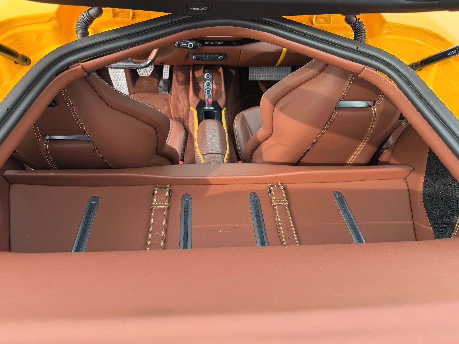 Ferrari 812 Superfast Carbon/Lift/Beifahrerdisplay foto 24