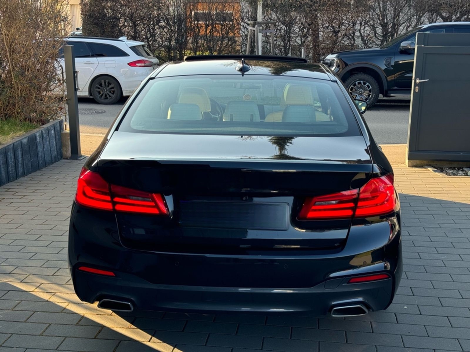 BMW 520d M Paket Glasdach HUD Harman Kardon foto 2