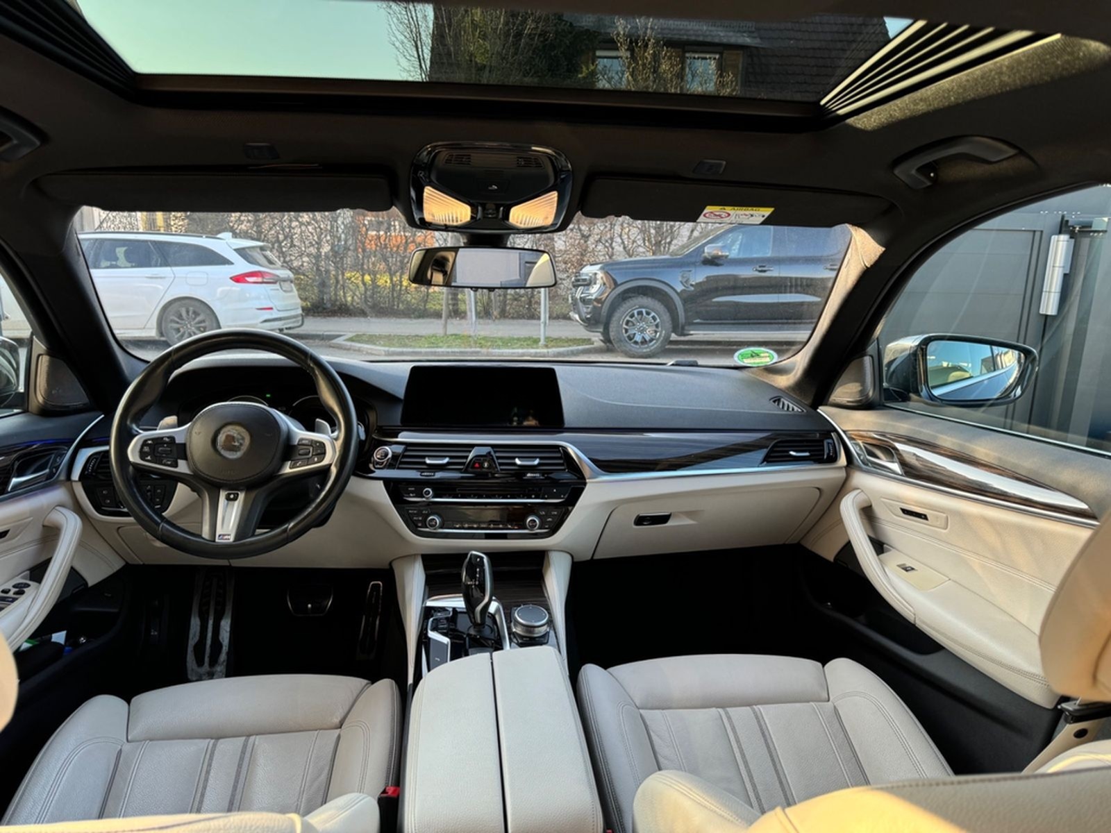 BMW 520d M Paket Glasdach HUD Harman Kardon foto 3