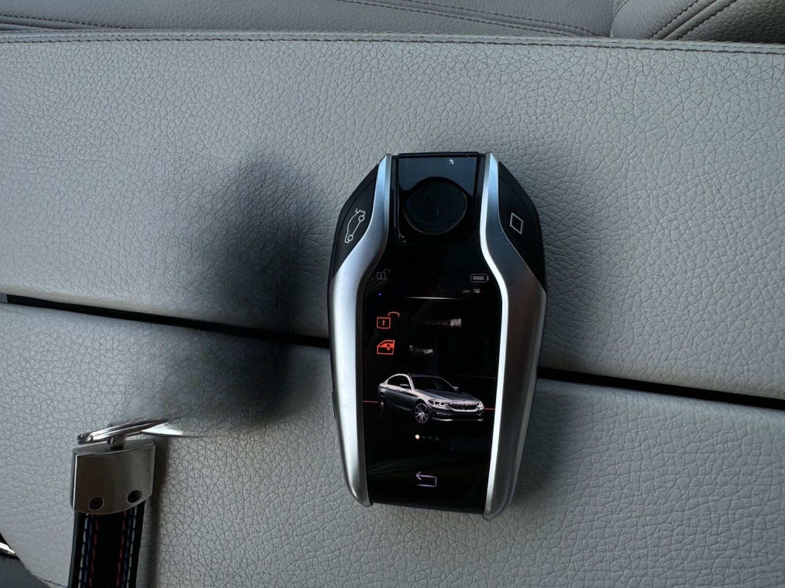 BMW 520d M Paket Glasdach HUD Harman Kardon foto 4