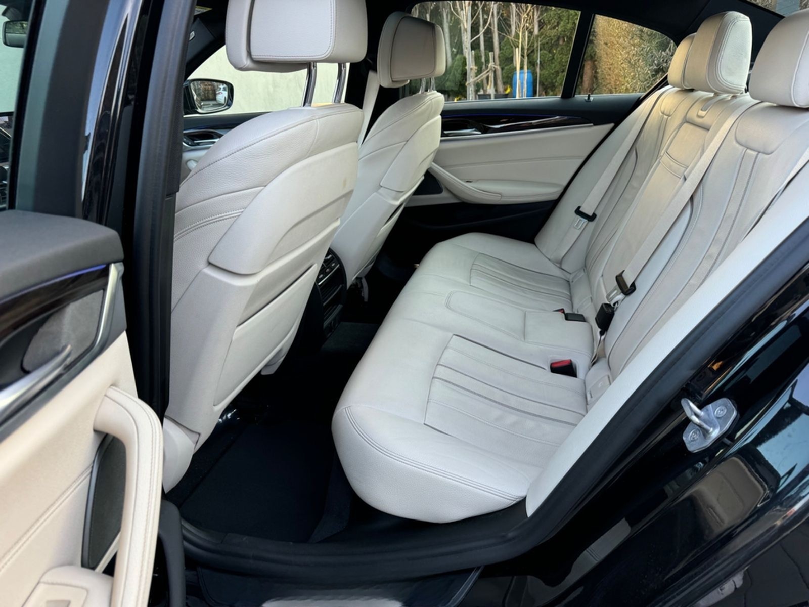 BMW 520d M Paket Glasdach HUD Harman Kardon foto 9