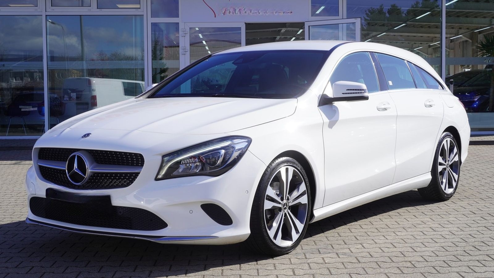 Mercedes-Benz CLA 180 Shooting Brake LED Navi Kamera Tempomat foto 2