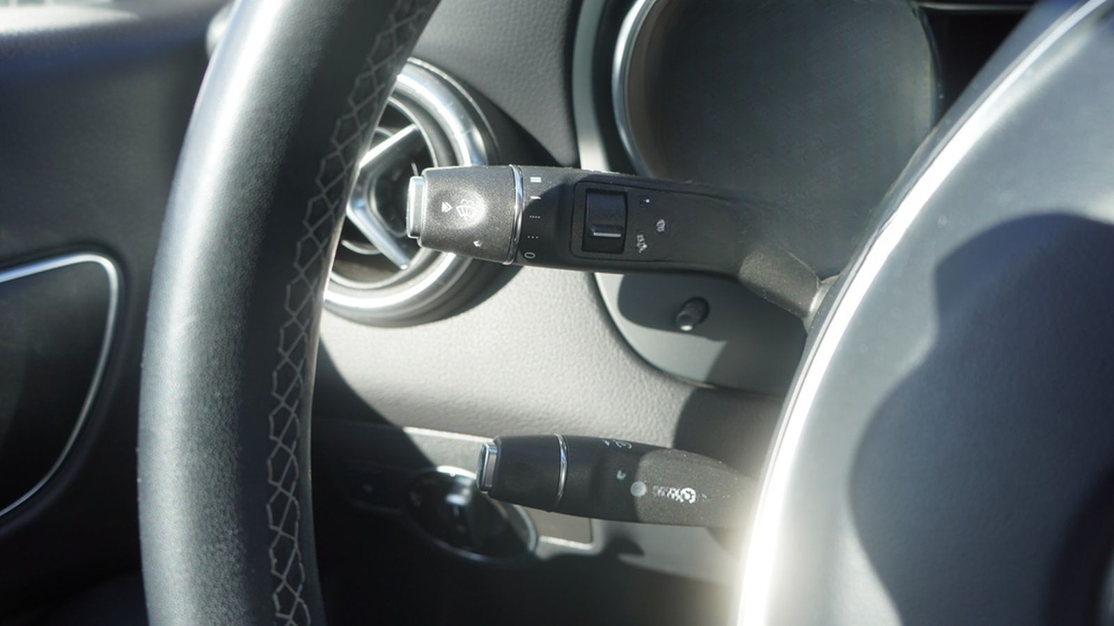 Mercedes-Benz CLA 180 Shooting Brake LED Navi Kamera Tempomat foto 11