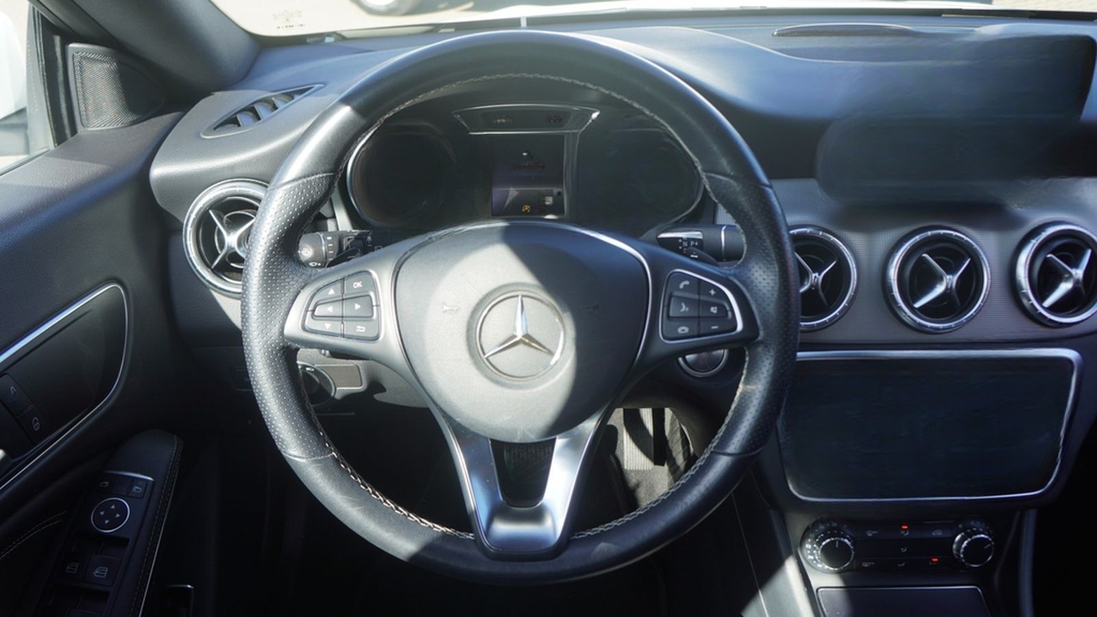 Mercedes-Benz CLA 180 Shooting Brake LED Navi Kamera Tempomat foto 13