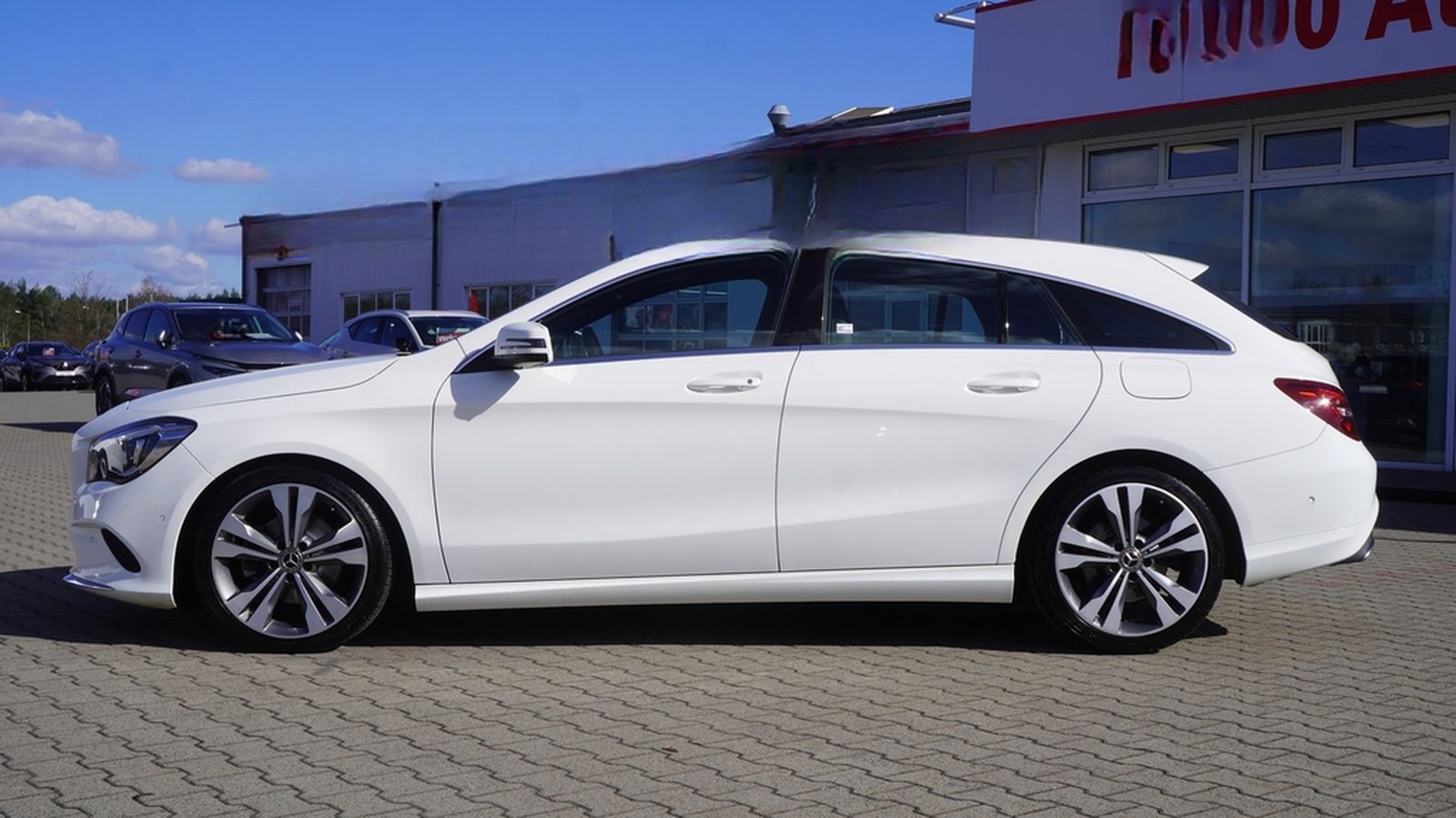 Mercedes-Benz CLA 180 Shooting Brake LED Navi Kamera Tempomat foto 3