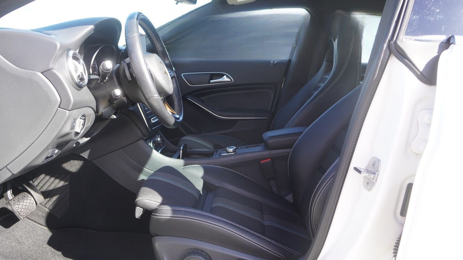 Mercedes-Benz CLA 180 Shooting Brake LED Navi Kamera Tempomat foto 28