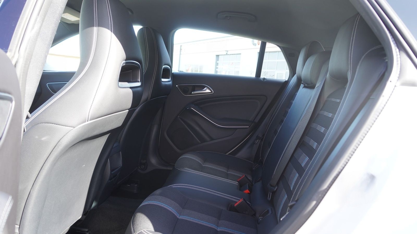 Mercedes-Benz CLA 180 Shooting Brake LED Navi Kamera Tempomat foto 29
