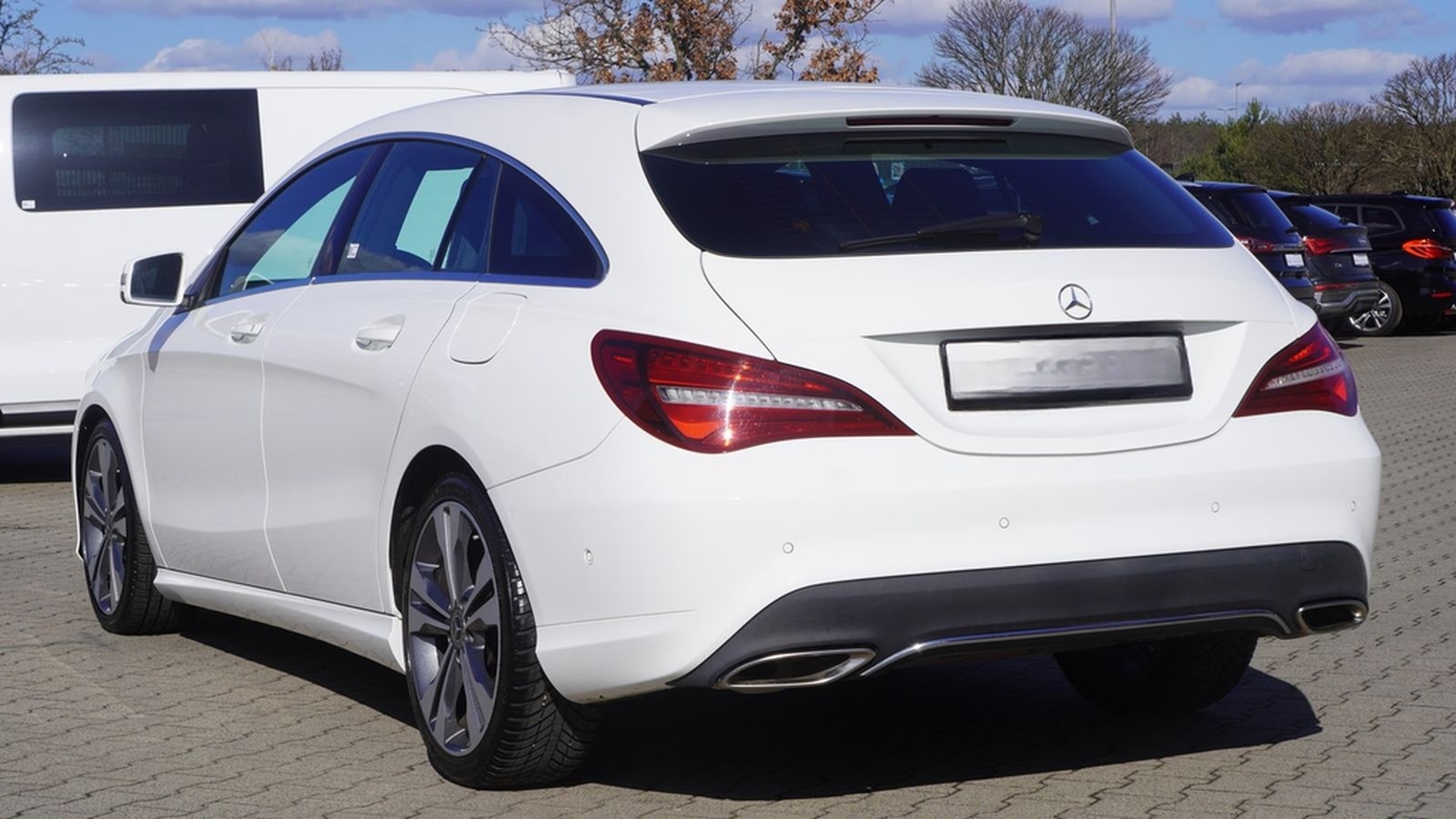 Mercedes-Benz CLA 180 Shooting Brake LED Navi Kamera Tempomat foto 4